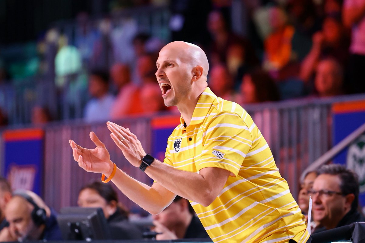 B4AOfficial's tweet image. VCU is rolling! Rams take a 45–35 lead into the half vs. the Hokies. 🏀 #Battle4Atlantis