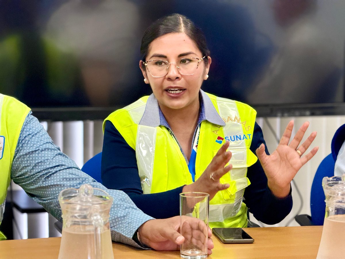 #Ahora |  El Gobernador Regional de Tacna, Luis Torres Robledo se reúne con autoridades locales en el Complejo Fronterizo Santa Rosa para tomar acciones inmediatas frente a la situación migratoria en la frontera Perú-Chile. <a href="/josejeriore/">José Jerí</a> <a href="/presidenciaperu/">Presidencia del Perú 🇵🇪</a>