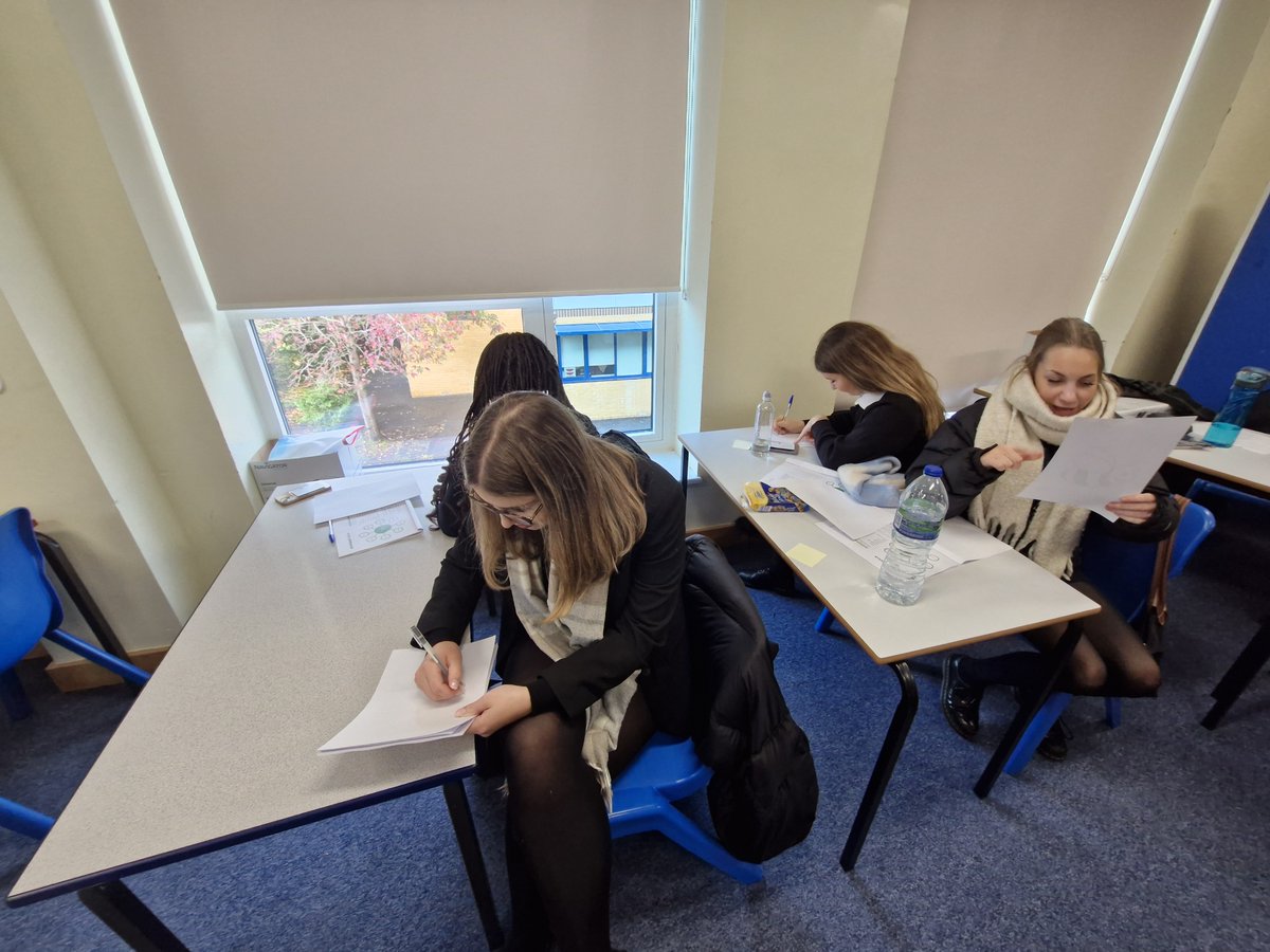 GunnersburySch's tweet image. Our new Solidarity Wellbeing Mental Health Y12 students completing their training this week