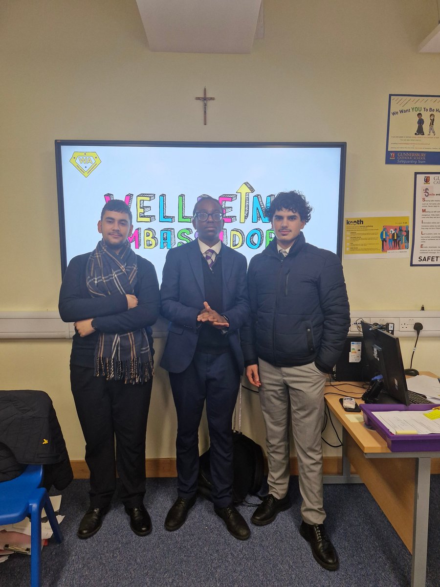 GunnersburySch's tweet image. Our new Solidarity Wellbeing Mental Health Y12 students completing their training this week