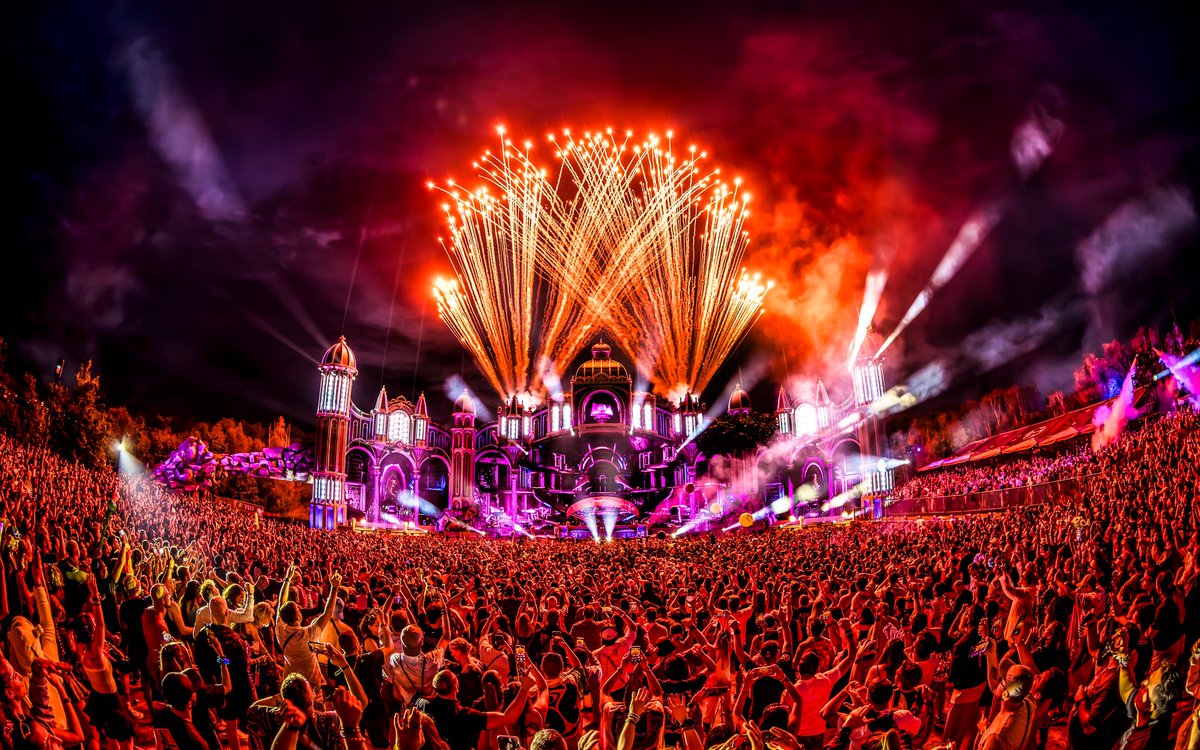 Tomorrowland tweet media