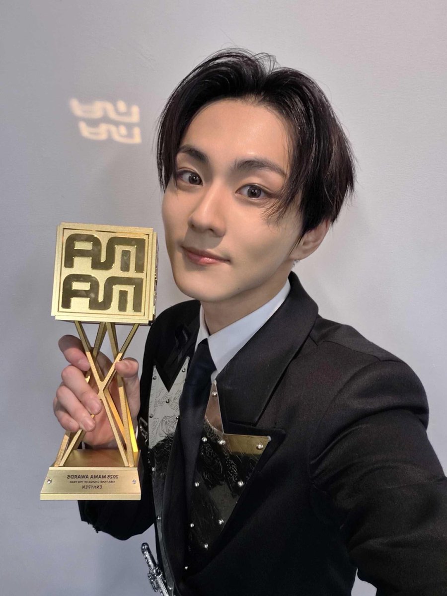 enhypenweverse's tweet image. [ #정원’s Post ] 251129

#JUNGWON: Thank you so much ENGENEs!!
I already mentioned it in my acceptance speech but, if I think ‘were there a lot of things that I really wanted this much’, I don’t think there’s a lot
My motto is 'just do it',
Thanks to everyone, I feel confident in…