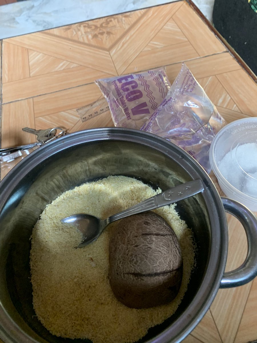 c_j0147's tweet image. Cool weekend with my cassava flakes no be me Gold go give BP 😂🤣😁