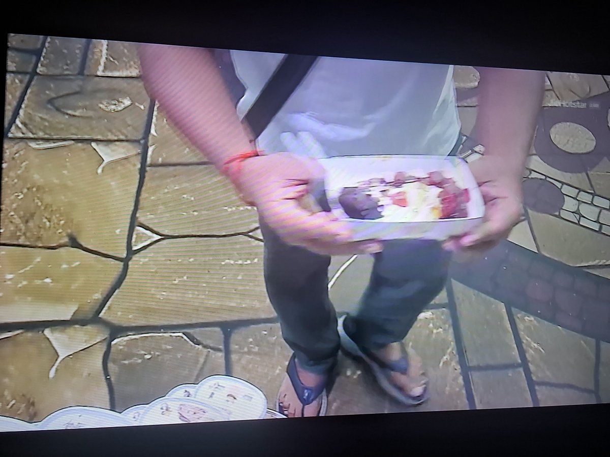 itz_jams's tweet image. #biggboss9tamil Glad #sabari and #ramyajoo  once again proved their bonding is beyond this game.#ibaco task #Sabari &amp;amp; #Ramyajo mutually give icecream to each other.