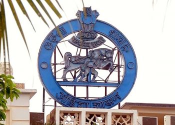 The Kendrapara district collector Friday issued directions withholding the November salaries of all employees of 51 government offices for not implementing the OSWAS (Odisha Secretariat Workflow Automation System) mode of paperless work.

#Kendrapara #Salaries #Employees #OSWAS