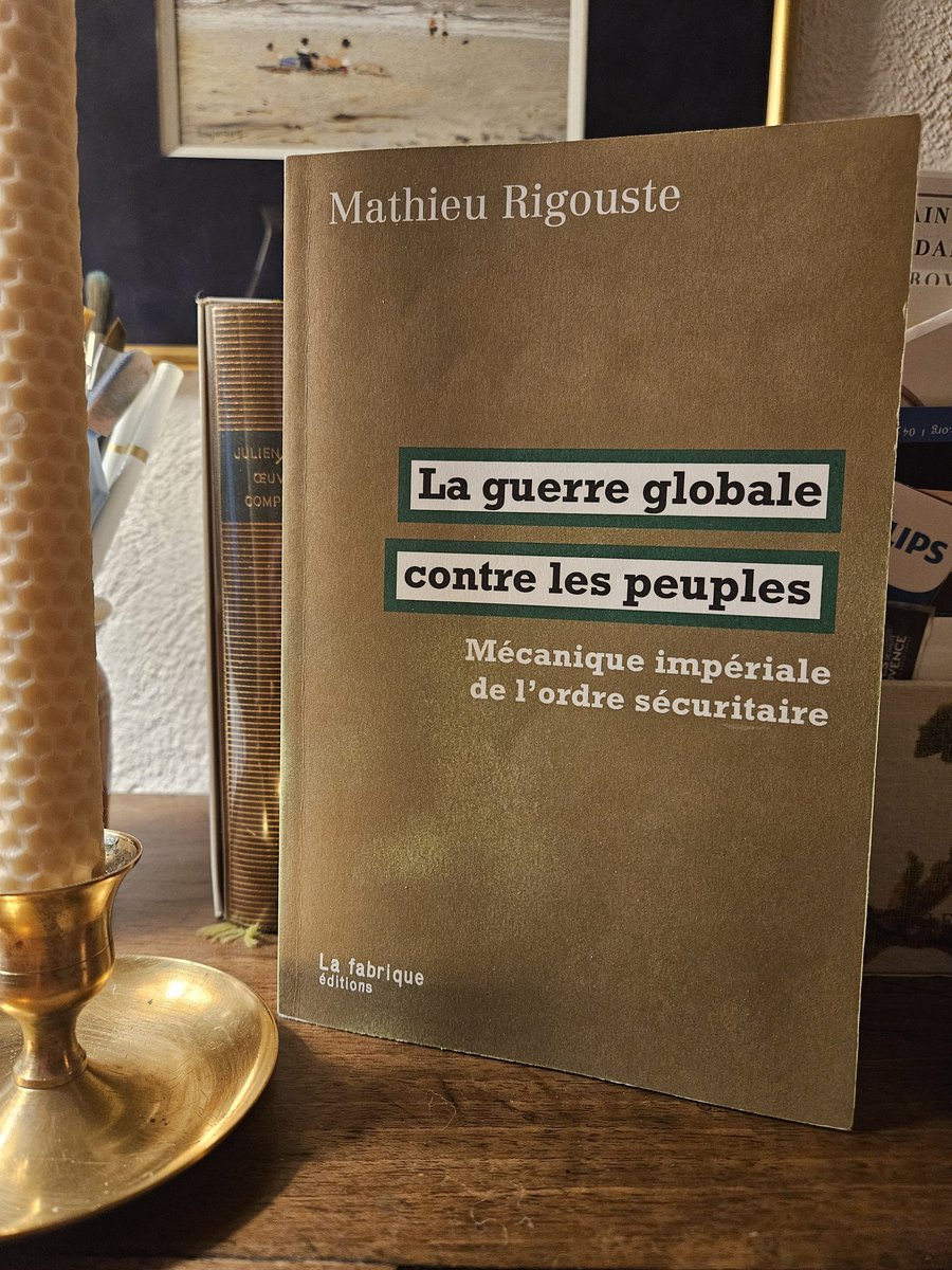 sylviavuarnet's tweet image. #VendrediLecture &quot;La guerre globale contre les peuples &quot; Mathieu Rigouste chez  @Ed_Lafabrique