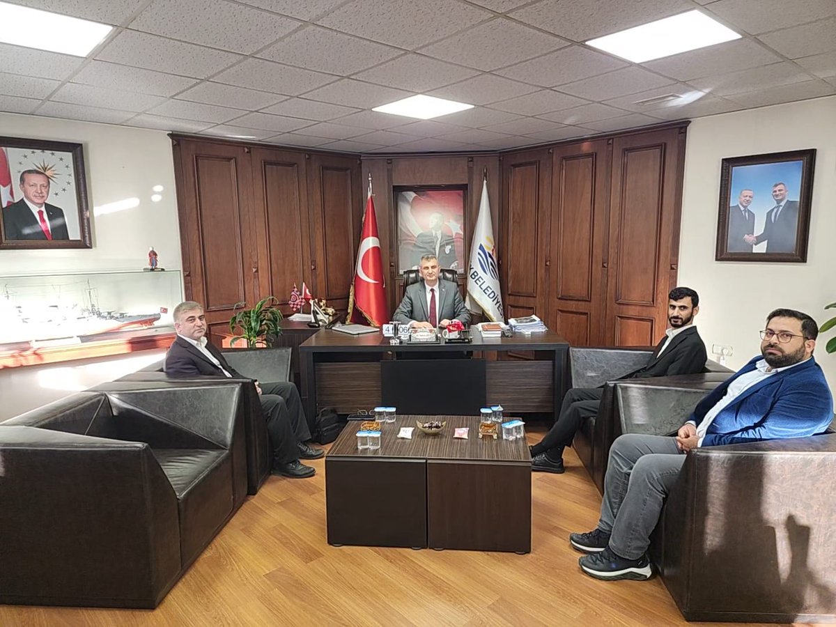 Dernek yönetimimiz, Gölcük Belediye Başkanı Sn. Ali Yıldırım Sezer Bey'i ziyaret ederek çalışmalarımız hakkında bilgilendirmelerde bulundu. Nazik misafirperverliği ve ilgisi için Sayın Başkanımıza teşekkür ederiz.