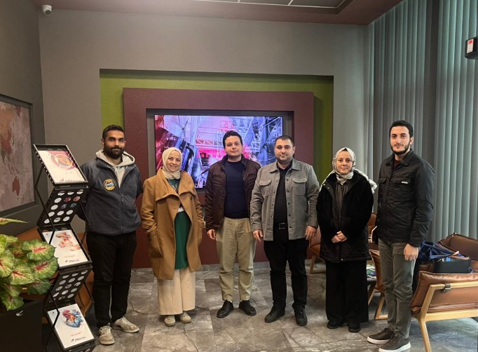 itf_ostimtech's tweet photo. Bölümümüz öğretim üyeleri Dr. Hasibe Aysan ve Dr. Zehra Fırat Proje ofisimizden Saim Karabulut ve asistanları ile hami işletmelerimizden DSA Fracon'u ziyaret ederek, Burak Büyüktortop ile proje ortaklıkları ve işyeri dersleri hakkında istişare yaptılar. @ostimtech_iibf https://t.co/tycMqO0YLm