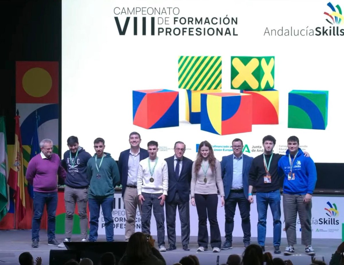 🧨 𝗧𝗥𝗘𝗦 proyectos 👉 𝗗𝗢𝗦 medallas

🥇𝗝𝘂𝗮𝗻 𝗖𝗮𝗿𝗹𝗼𝘀 𝗗𝗲𝗻𝗶𝗮 y 𝗔𝗻𝗱𝗿𝗲𝗮 𝗦á𝗻𝗰𝗵𝗲𝘇 medalla de oro en Mecatrónica
🥉 𝗔𝗹𝗲𝗷𝗮𝗻𝗱𝗿𝗼 𝗟𝗮𝗶𝗻𝗲𝘇 medalla de bronce en Instalaciones Eléctricas

𝗔𝗡𝗗𝗔𝗟𝗨𝗖Í𝗔 𝗦𝗞𝗜𝗟𝗟𝗦

¡¡¡Estamos muy orgullosos!!!