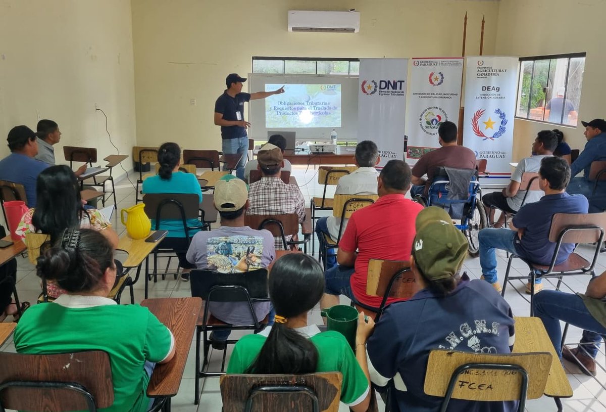 DNITpy's tweet image. ¡Presentes en el Norte de la Región Oriental! 🇵🇾

Técnicos de la DNIT en conjunto con el MAG y el SENAVE capacitaron esta semana a productores de los departamentos de San Pedro, Concepción y Amambay para impulsar la formalización del sector.