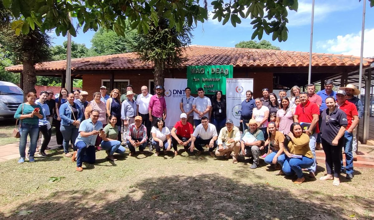 DNITpy's tweet image. ¡Presentes en el Norte de la Región Oriental! 🇵🇾

Técnicos de la DNIT en conjunto con el MAG y el SENAVE capacitaron esta semana a productores de los departamentos de San Pedro, Concepción y Amambay para impulsar la formalización del sector.