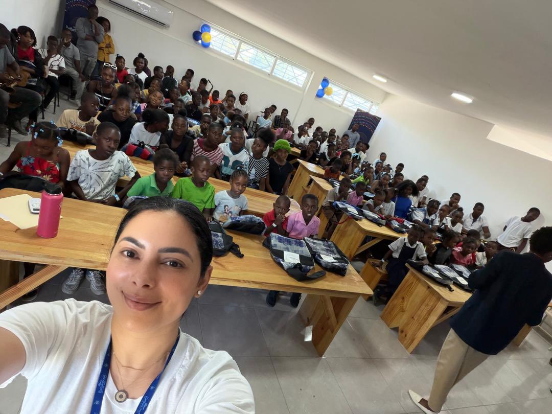 Des moments comme ceux-là nous rappellent que l’éducation est le seul véritable vecteur de changement durable.

Offrir des fournitures scolaires est l’une des manières les plus simples de redonner espoir. Les sourires de ces enfants ce matin ont été notre plus belle récompense