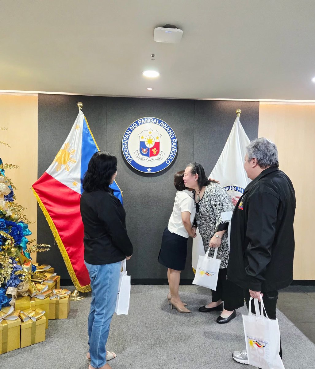 LGBT Pilipinas collaboration work with the OVP continues. Soon an LGBT Help Desk in all OVP Satellite Offices will be established! 

Thank you for the care OVP.