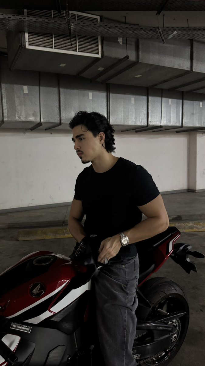 Yeahimalik's tweet photo. catch me if you can 💨 https://t.co/nogUDkVUgf