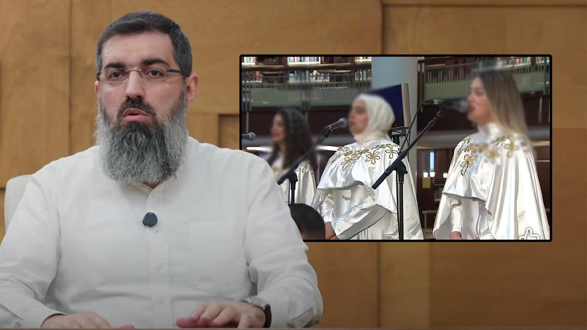 🗣️ Halis Bayancuk:

"Allah Resulü'nü karşılamak için söylenmiş bir ilahinin, Allah'a çocuk nispet eden ve İslam'a savaş açmış bir medeniyeti temsil eden Papa’yı karşılarken okunması, üstelik okuyanların İslam'ın emirlerini çiğneyerek okuması; başta Allah Resulü, sonra sahabe ve