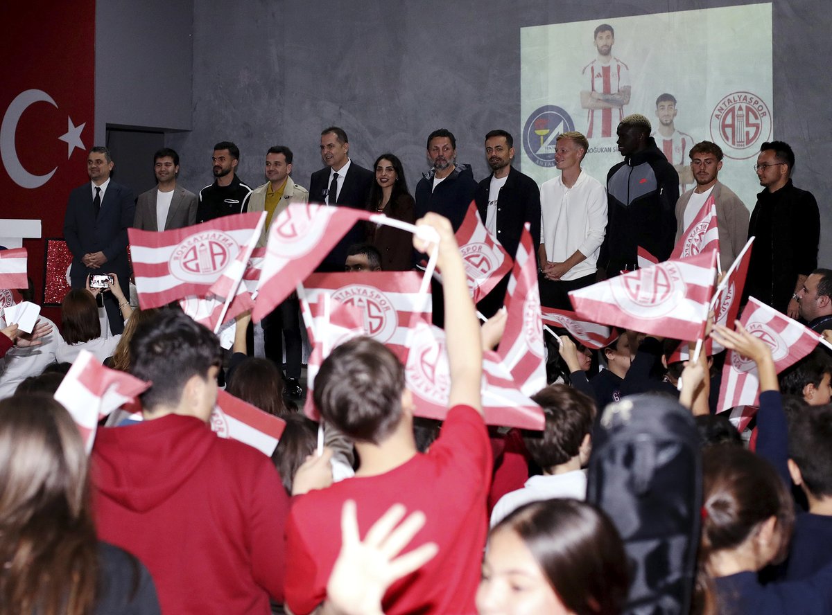 Antalyaspor's tweet photo. 🦂🔴⚪ https://t.co/dMBAYc1zwA