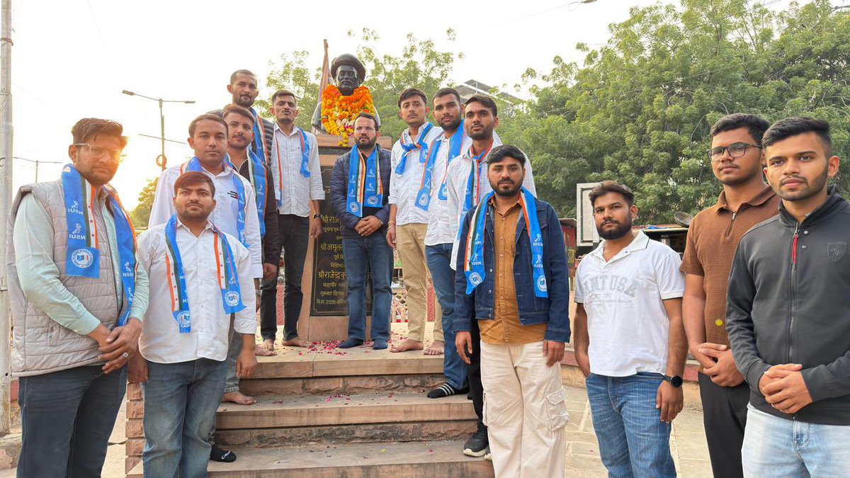 📍जोधपुर
महात्मा ज्योतिबा फुले की पुण्यतिथि पर जोधपुर NSUI शहर ज़िलाध्यक्ष डॉ बबलू सोलंकी के नेतृत्व में कार्यकर्ताओं नें महात्मा ज्योतिबा फुले की प्रतिमा पर पुष्पार्पण कर पुण्यतिथि मनाई !
<a href="/nsui/">NSUI</a> <a href="/VinodJakharIN/">VINOD JAKHAR</a> <a href="/Akhileshyadavin/">Akhilesh Yadav</a>