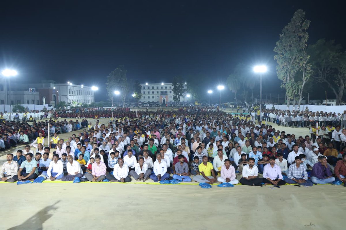 Bhupendrapbjp's tweet image. ધરમપુર ખાતે &apos;પ્રમુખસ્વામી વોકેશનલ ટ્રેનિંગ સેન્ટર-PSVTC&apos;ની મુલાકાત લઈ તાલીમાર્થી વિદ્યાર્થીઓને પ્રમાણપત્રો એનાયત કર્યા. 

પૂરમ પૂજ્ય પ્રમુખસ્વામી મહારાજે શાંતિ, પ્રેમ, કરૂણાના સદ્દગુણોનો ત્રિવેણી સંદેશ સમગ્ર વિશ્વમાં ફેલાવ્યો છે. એટલું જ નહીં, સ્વામિનારાયણ સંપ્રદાયે ભારતીય ઋષિ…