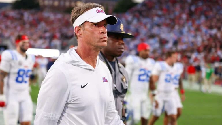 DigitizingSassy's tweet image. “The Egg Bowl never disappoints — and the Lane Kiffin saga just added another unforgettable chapter. From heated sidelines to historic rivalry moments, Ole Miss vs. Mississippi State continues to rewrite drama every year.”

#EggBowl #LaneKiffin #CollegeFootball #OleMiss