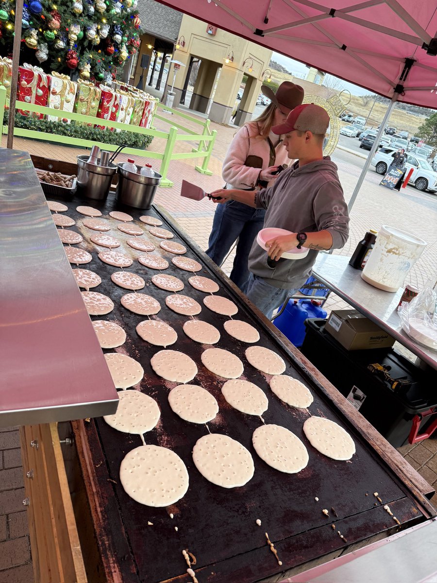 Let #BlackFriday commence https://t.co/NwzWMlNYSX