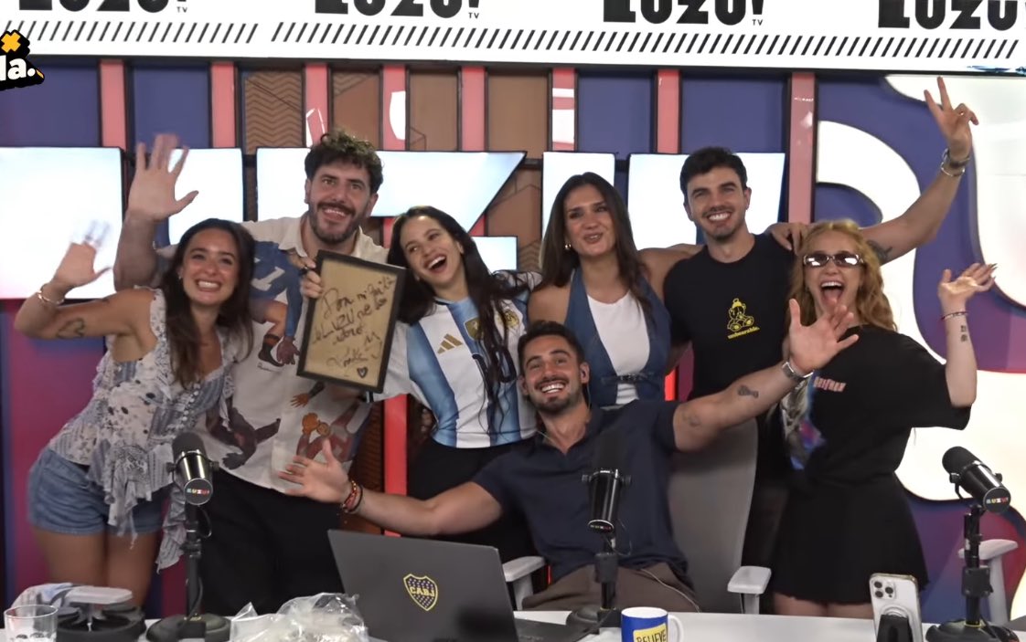 “para mi familia de luzu”