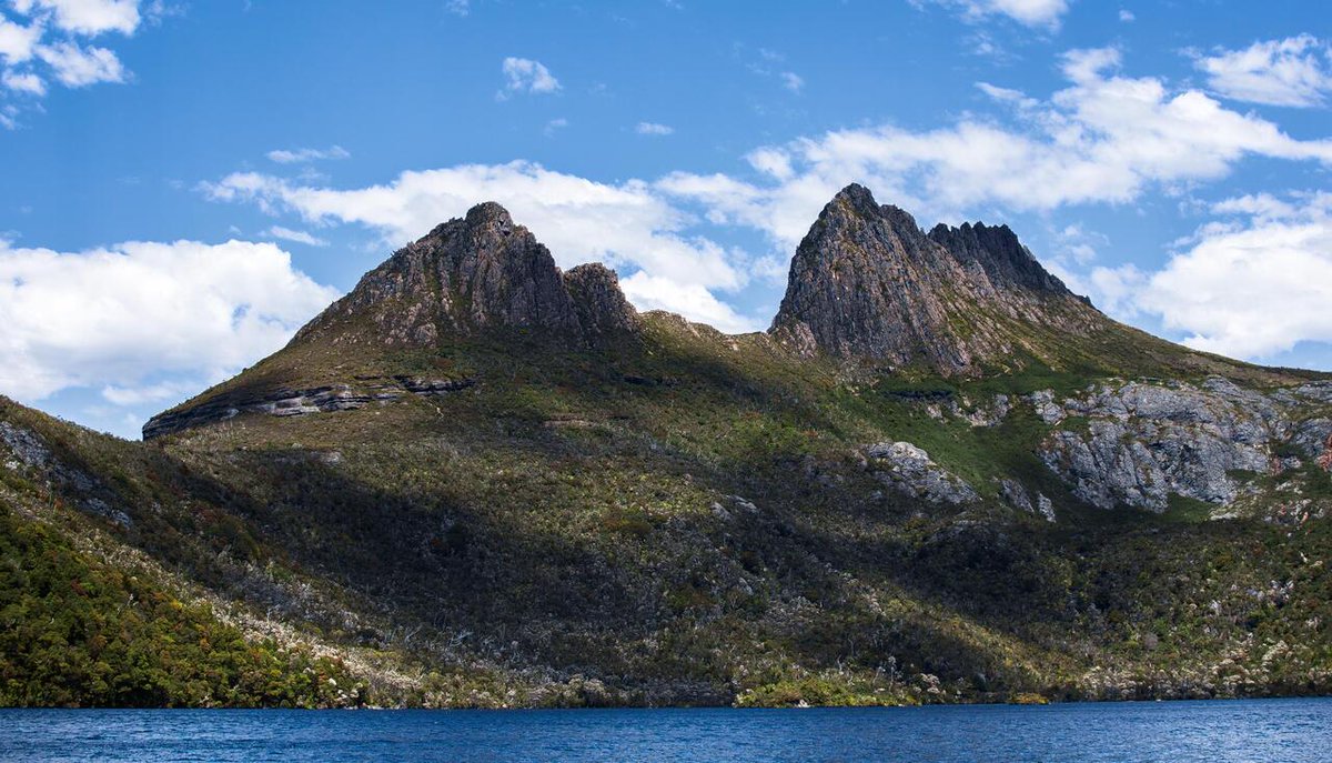 DocAtCDI's tweet image. Enjoy #OurEarthPorn!
(Steal This Hashtag for your own &amp;amp; join the community of Nature Addicts! )

Cradle Mountain, Tasmania Australia [OC][3000x1718] 
Photo Credit: idiovoidi 
.