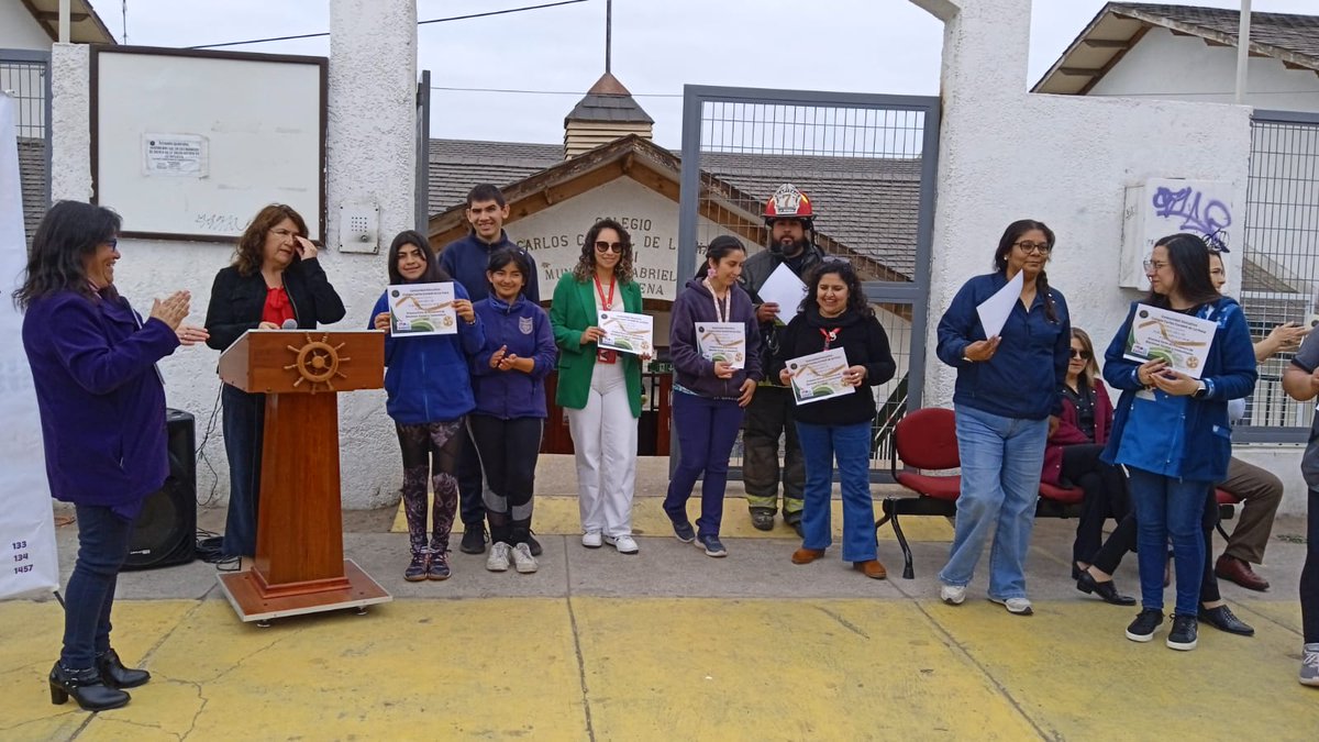 CoanilLS's tweet photo. Una interesante actividad tuvo un grupo de estudiantes de #Coanil #LaSerena quienes asistieron al colegio Carlos Condell donde expusimos nuestro trabajo en un módulo de atención.
 
Estamos felices de comunicar y compartir con otros colegios de nuestra región de #Coquimbo ✋✋🥰 https://t.co/FZ9Taw7pm6