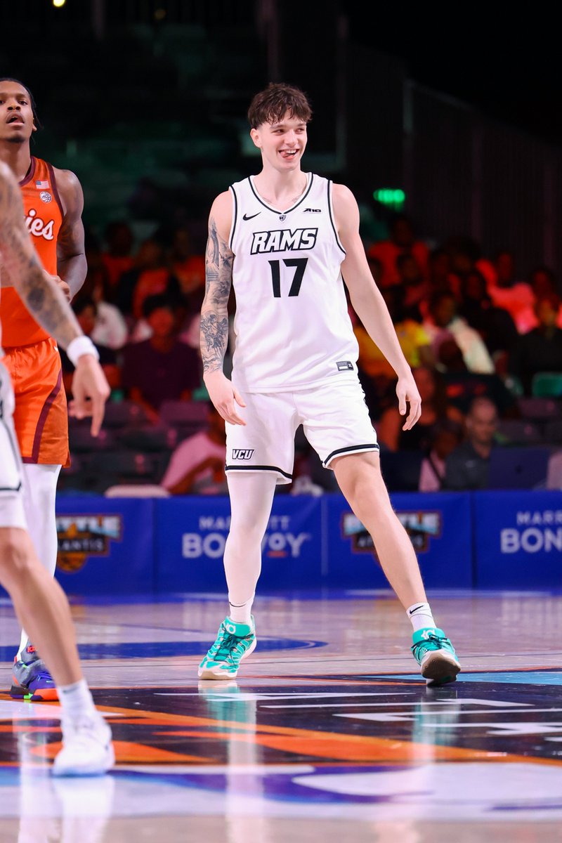 VCU_Hoops's tweet image. Lazar for 3⃣

VCU 54, Tech 39 -- 16:56

#LetsGoVCU