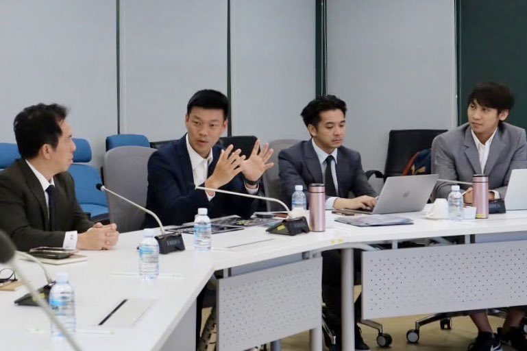 2 วันที่ผ่านมาผมไปประชุม กมธ.ติดตามงบฯ และ อนุฯพันล้าน ตามปกติ แต่พอรู้ว่าพี่เท้งจะไป GISTDA เพื่อคุยเรื่องน้ำท่วม ก็อดไม่ได้ที่จะขอไปด้วย เพราะ ผมเองก็ห่วงเรื่องน้ำท่วมภาคใต้ และเมื่อปีแล้วที่น้ำท่วมเชียงใหม่ ผมเองก็เป็นผู้ประสบภัยคนหนึ่งเช่นกัน

ประเด็นที่ไปคุยกับ GISTDA