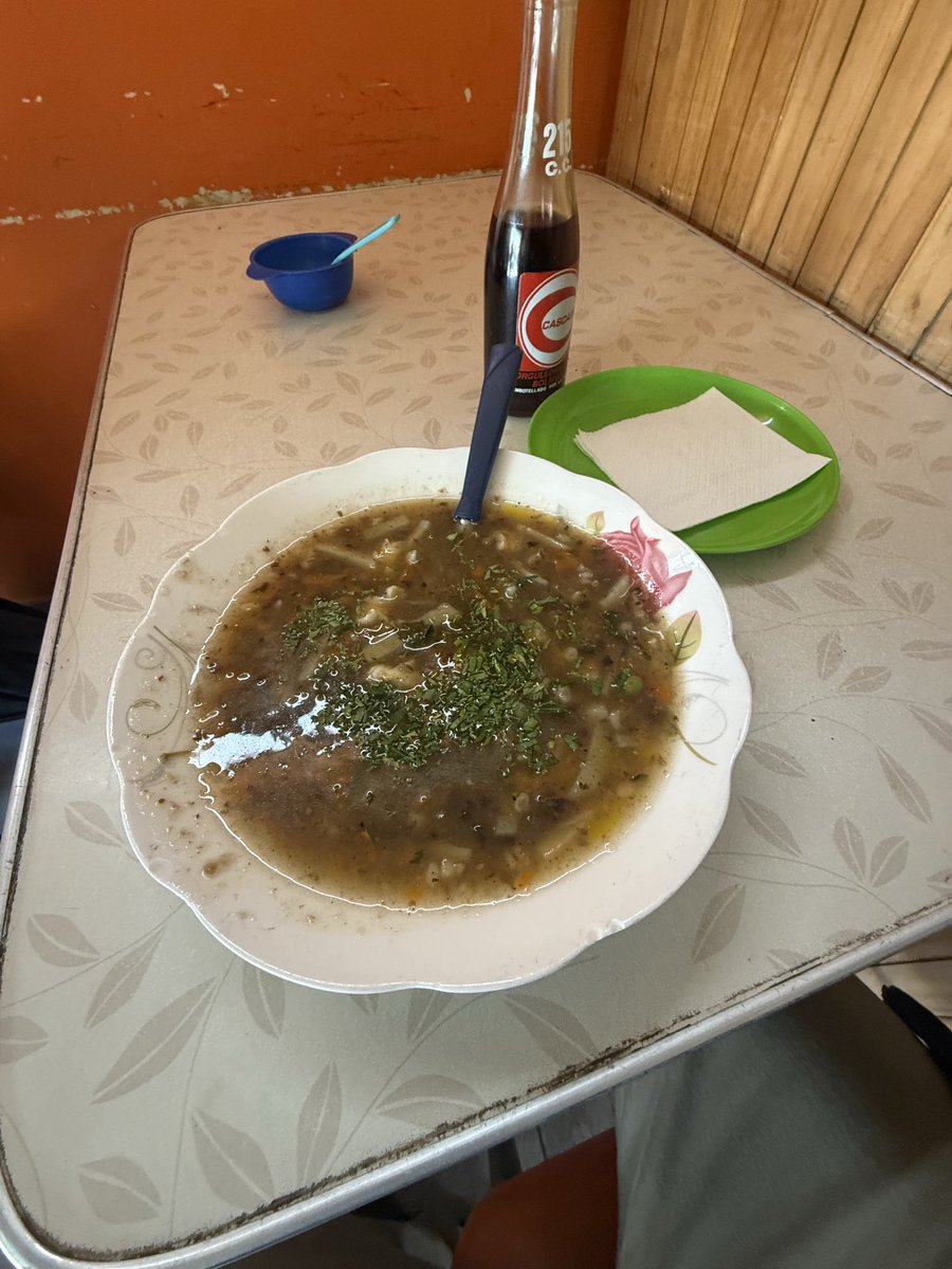 oresBo's tweet photo. El gobierno nos quitó la CARNE, ahora nos quitan el PAN.

Las caseritas hacen maravillas para mantener el precio del almuerzo. El ajuste llegó y. O es para los ricos que ahora NO PAGAN IMPUESTOS. https://t.co/bvjNfnr8tu