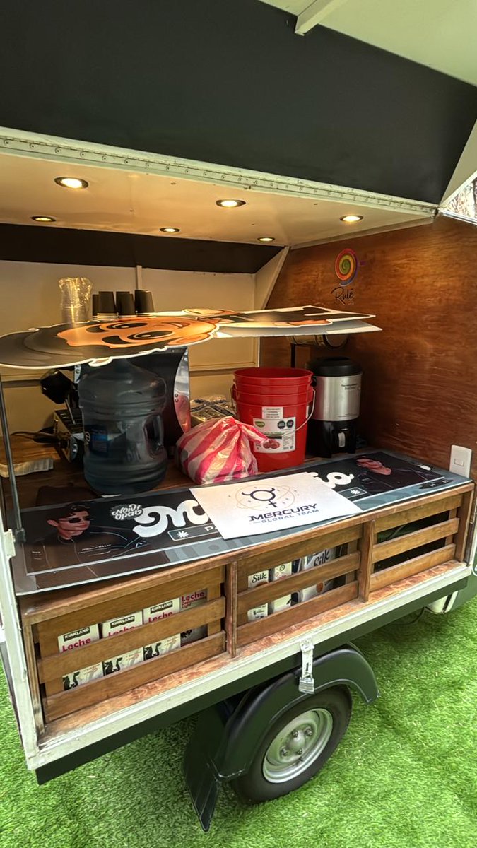 Bonesv5's tweet image. Y en el detras de camaras 
#LaCasaDeAaron
#AaronMercury