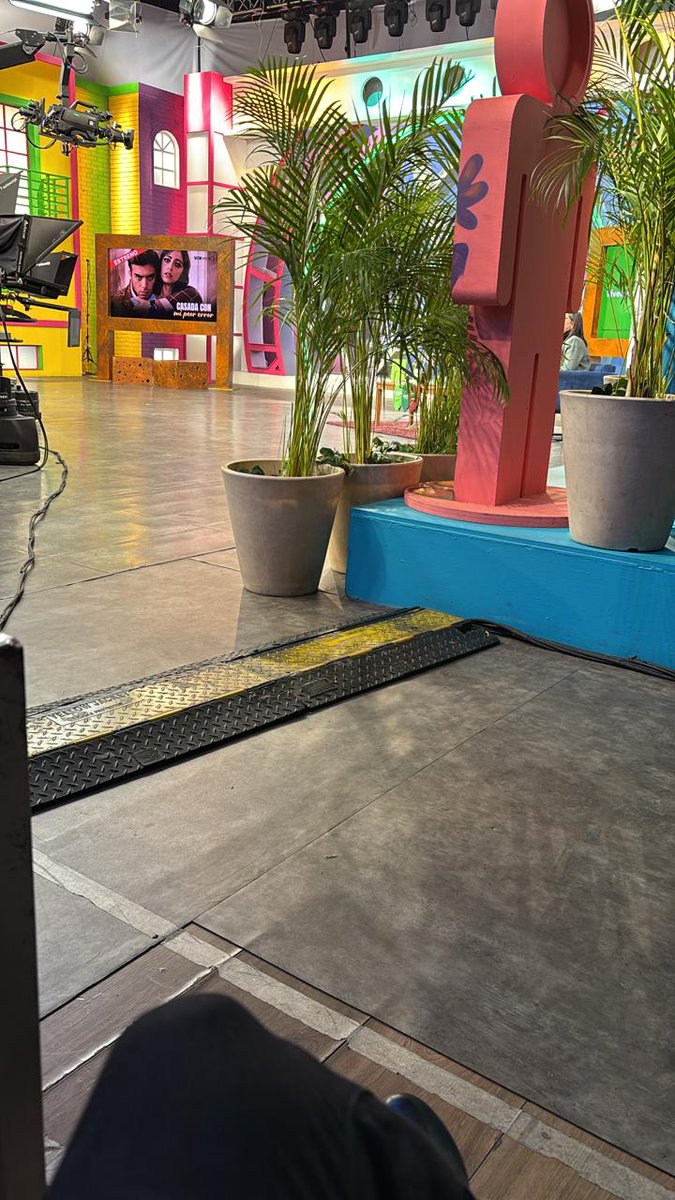 Bonesv5's tweet image. Y en el detras de camaras 
#LaCasaDeAaron
#AaronMercury