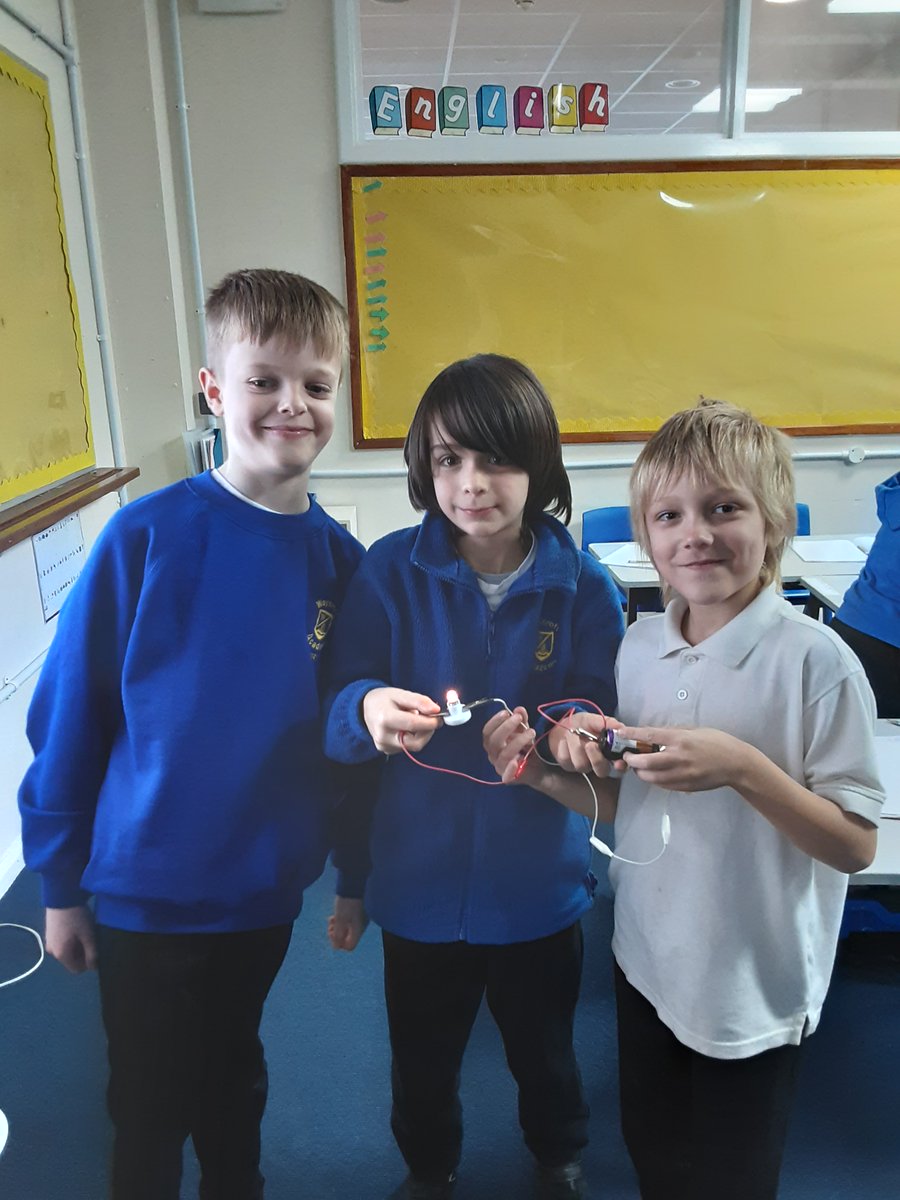 WaycroftAcademy's tweet image. Year 4 have really enjoyed the beginning of their electricity unit in Science. Today, they worked together to understand how electricity moves around a circuit, before being scientists and investigating the best way to create a working circuit!
