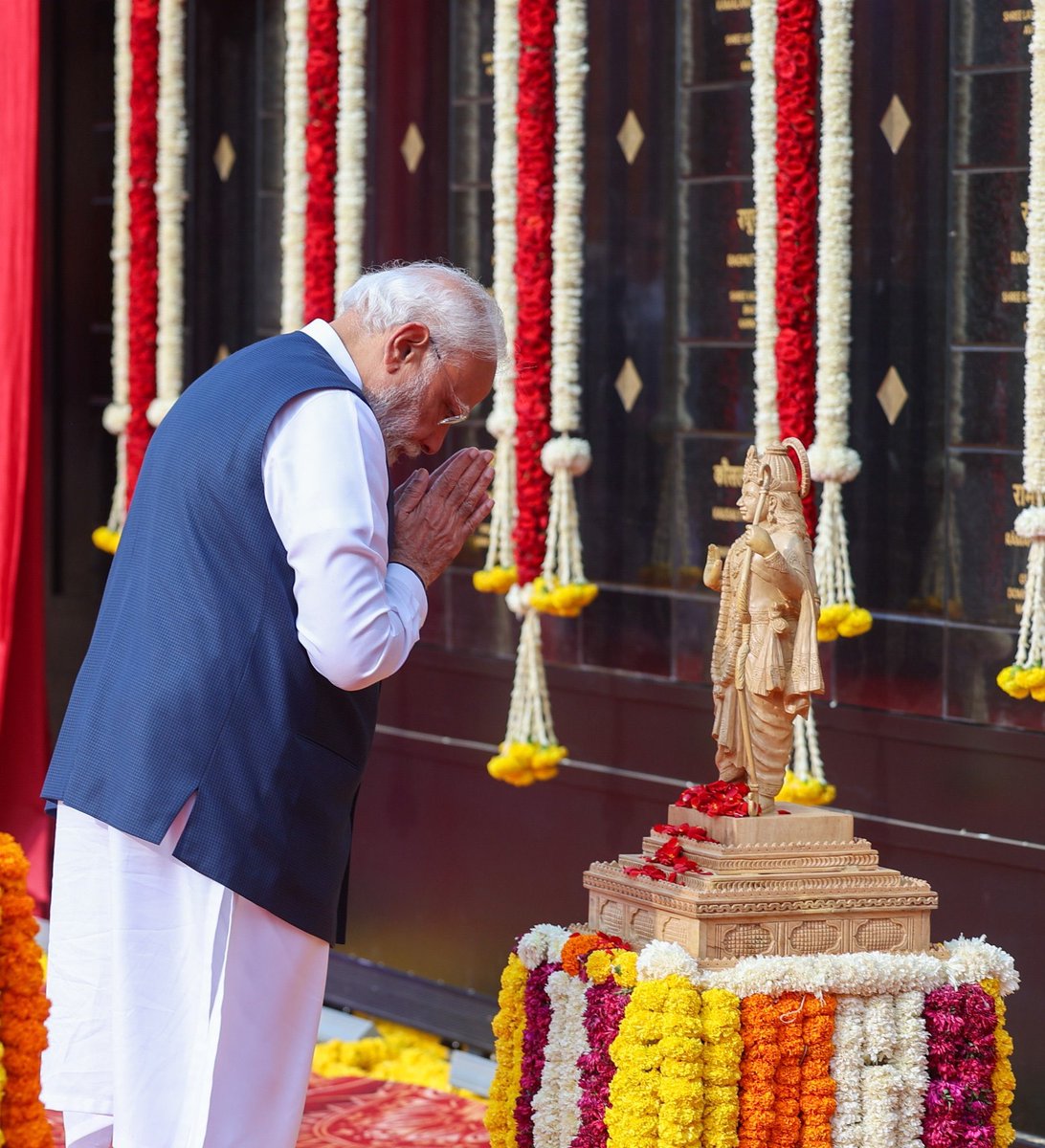 BJP4India's tweet image. Prime Minister Modi unveiled a 77-foot bronze statue of Lord Ram at the historic Shree Samsthan Gokarn Partagali Jeevottam Math in Goa, as the revered 550-year-old spiritual seat celebrates its milestone anniversary. 🛕