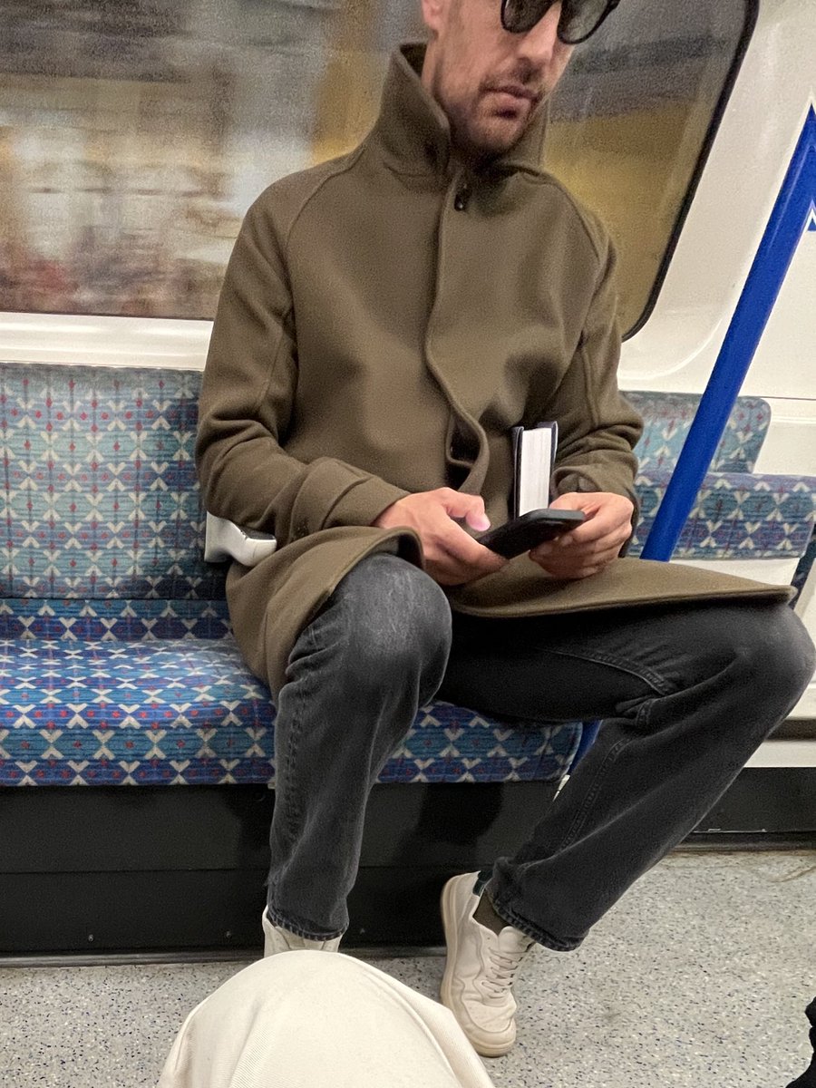 LeftKidney4Theo's tweet image. Theo James spotted in London on November 28, 2025

📸 dk_09518 on Twitter/X