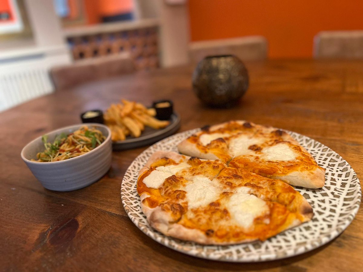 Black Friday = survived ✅
 Wine = poured 🍷
El Catala 12” COCAS = ordered 🍕
 Now it’s officially chill time 😌

#Shrewsbury  #ShrewsburyFood #ShrewsburyEats #EatLocal  #SupportSmallBusiness #Foodie #FoodLover #PizzaLover #DinnerTime #LocalTakeaway