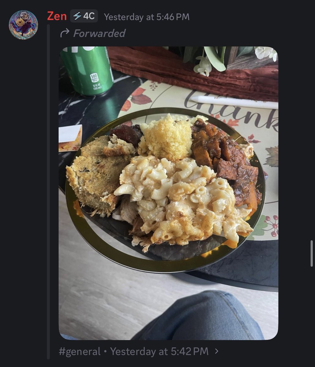 Class4C_'s tweet image. Who had the best plate? 🤔

#Thanksgiving #Discord #rdc #goodeats