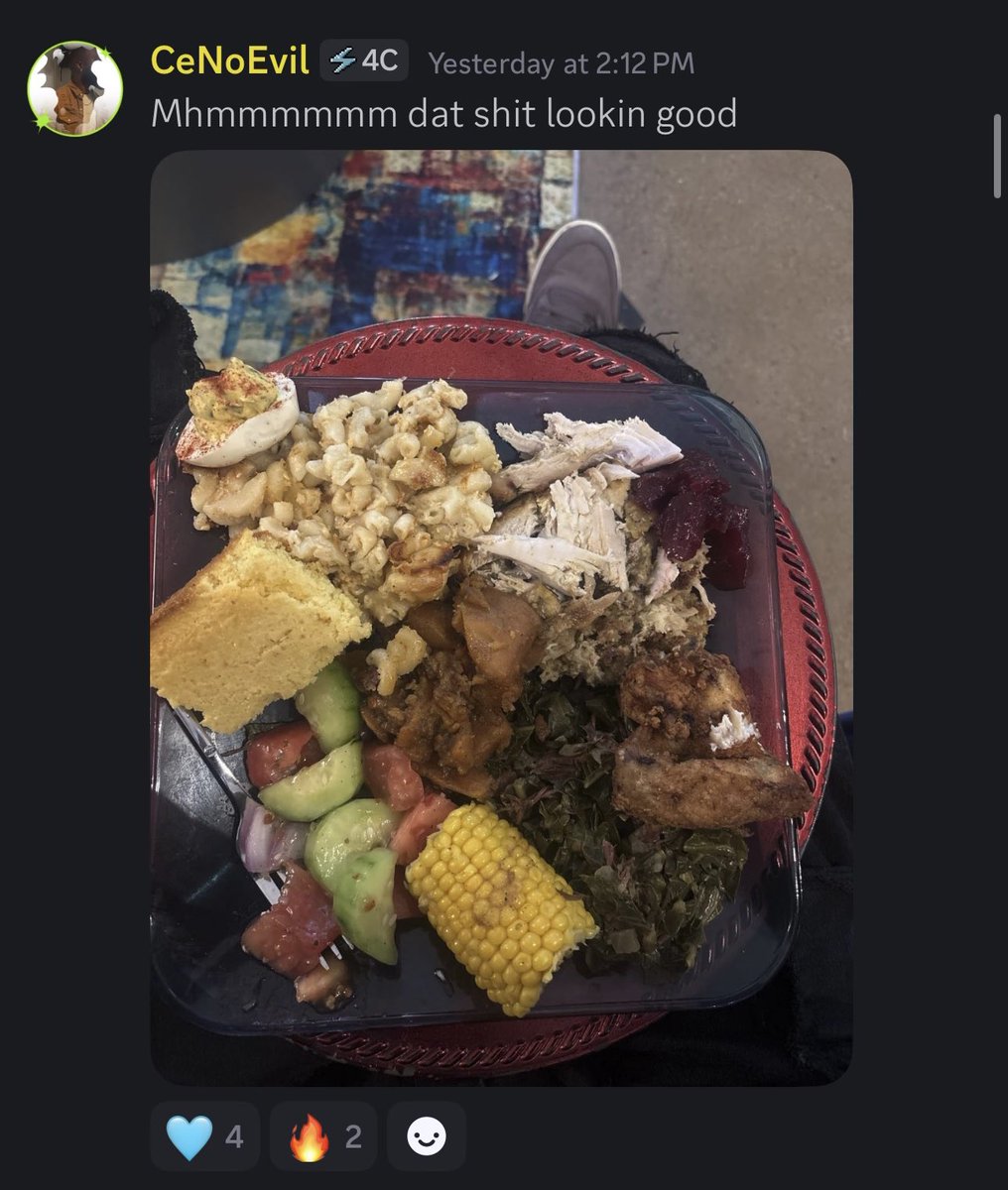 Class4C_'s tweet image. Who had the best plate? 🤔

#Thanksgiving #Discord #rdc #goodeats