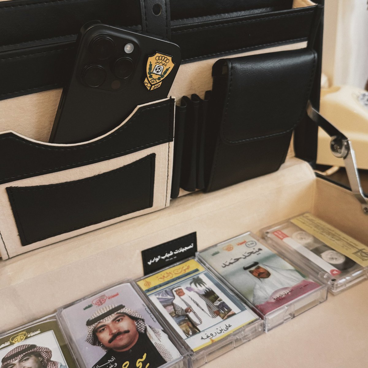 4_stiicker tweet media