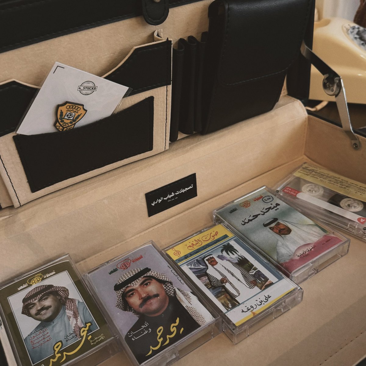 4_stiicker tweet media