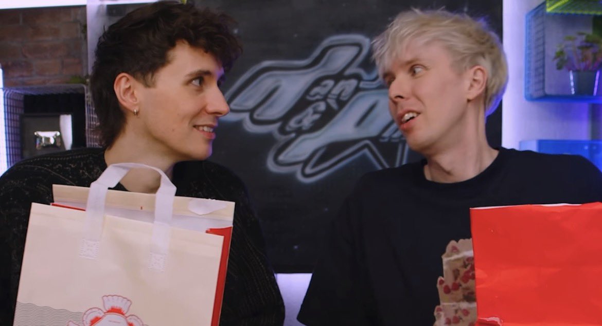 sara⊹₊⋆ tweet media