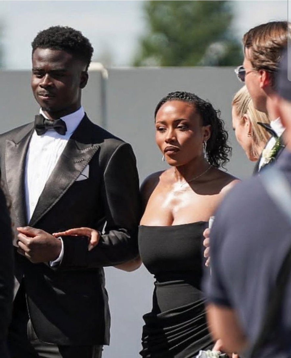 _anitaebube1's tweet image. Arsenal player, Bukayo Saka and Tolami Benson are engaged 💍 🥰❤️.
Really looking forward to a colorful Nigerian and English weddings.
Congratulations to the couple ☺️.