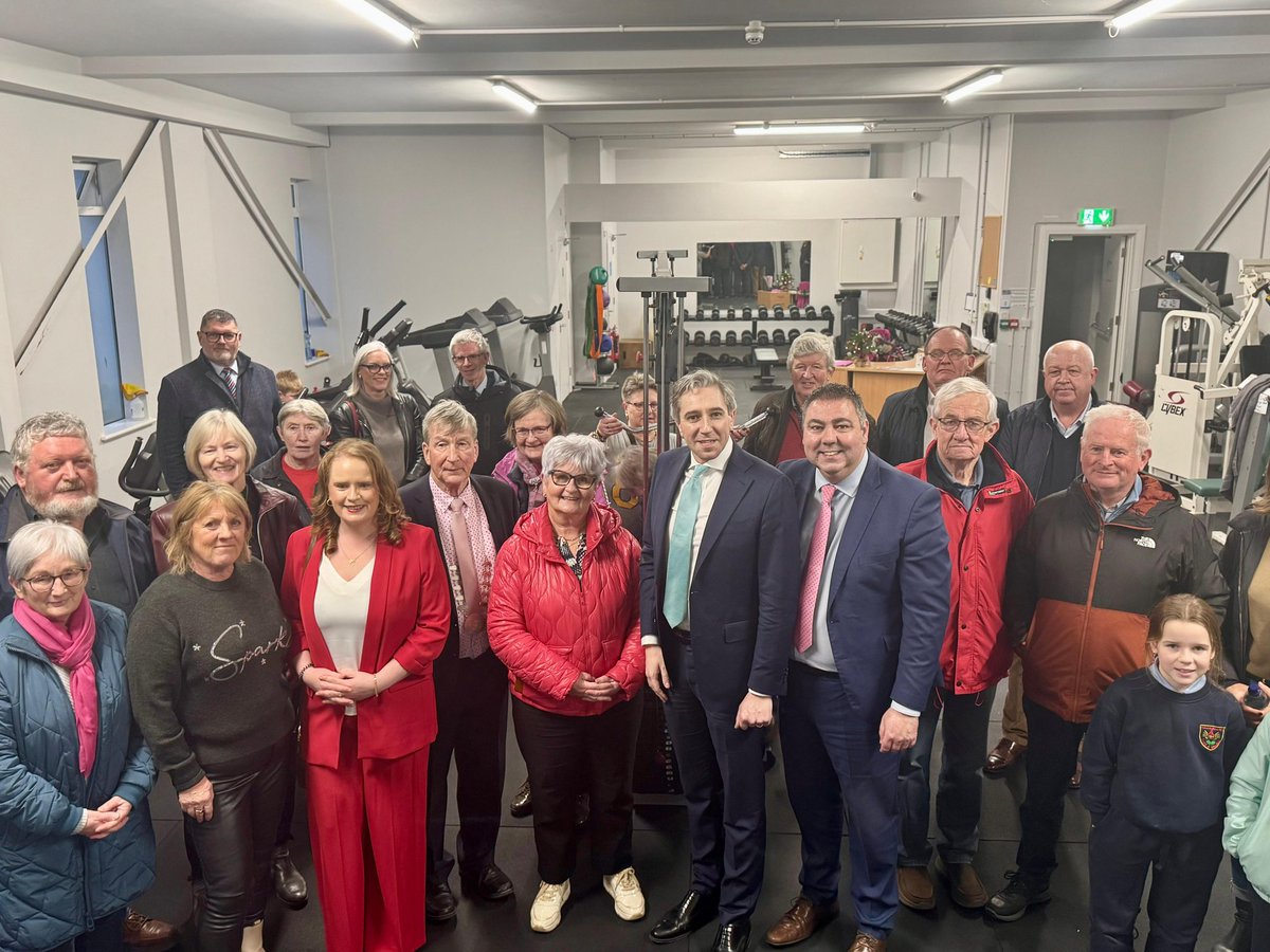 johnpauloshea1's tweet photo. It was great to welcome the Tanaiste Simon Harris TD to #Millstreet this afternoon.

We had the opportunity to visit Millstreet Library, meet with the Age Friendly committee there and also Millstreet Tidy Towns Committee. 

We then got a personal tour of the Millstreet Community Museum from Seán Radley which was exceptional - thank you Sean.

We then visited Millstreet Community Gym and thanks to all in Millstreet Community Council for showing us around and seeing all the new equipment.

We finished off the afternoon with a lovely chat with Eily Buckley- a wonderful lady who has given so much to Millstreet and still going strong. She will turn on the Christmas lights this Sunday...🎄🎄🎄

Thank you all for the lovely welcome.

John Paul O' Shea TD 

#community #library #agefriendly #gym #millstreet