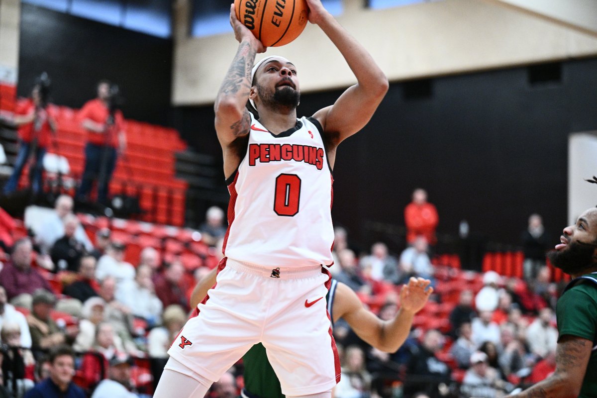 YSUMensHoops's tweet photo. 7:52 | 2nd

YSU 74, Chicago State 48

Penguins up to a season-best 15 3s.

#GoGuins https://t.co/vO4TxF4xVC