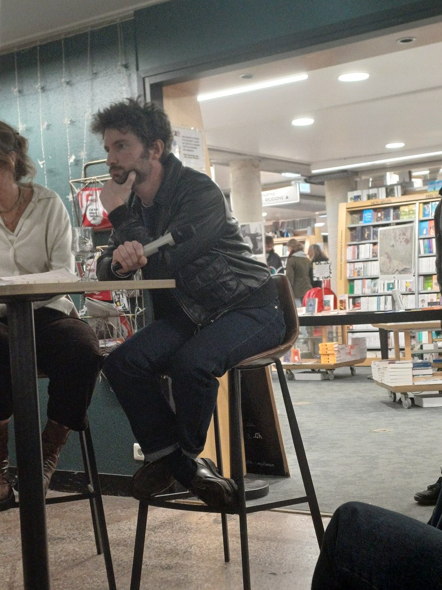 Ce soir Paul Gasnier était à la librairie <a href="/Dialogues/">Librairie Dialogues</a> de Brest pour présenter son livre "La collision" l'un des livres marquants de cette rentrée littéraire (et l'un de mes coups de coeur ! ). Un texte percutant qui ne peut laisser insensible et donne à réfléchir sur notre société