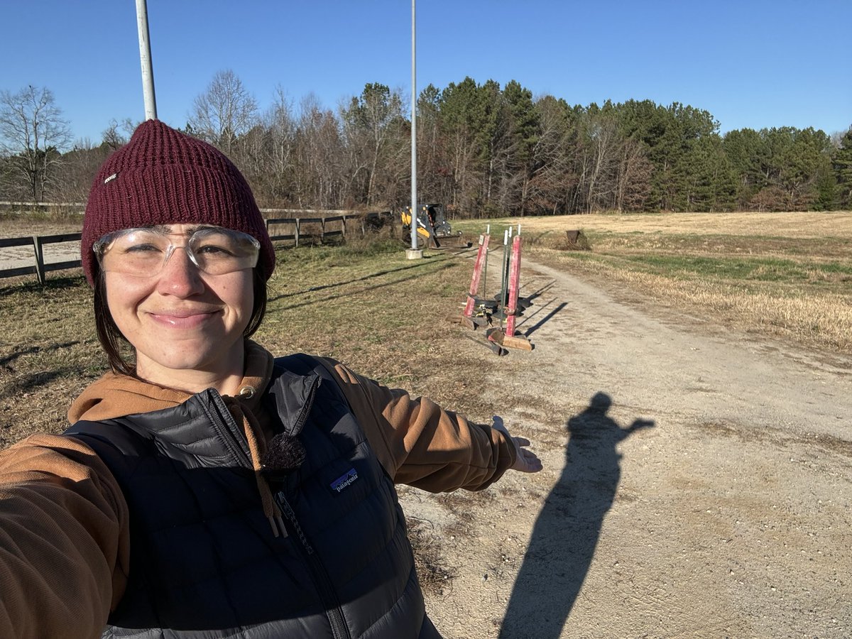 OOSScot's tweet image. Long weekend of farm work and filming ahead! 
 
Peep the skid steer in the back and no more overgrowth 💪