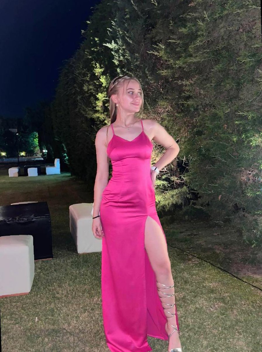 Bottomqo_R's tweet image. binge-watching romcoms to study human emotions i do not possess