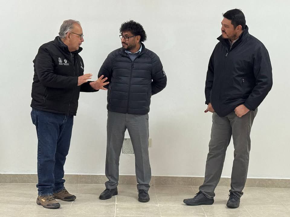 El titular del <a href="/IFEQ15/">IFEQ</a> , <a href="/FerJCOV/">Fernando Orozco Vega</a> , ha hecho entrega de un aula nueva, impermeabilizada, con protecciones de herrería en ventanas y puerta, luminarias y barandal para la protección de los alumnos del COBAQ 14, en San Joaquín. 

#Contigo beneficiamos a 428 jóvenes serranos.