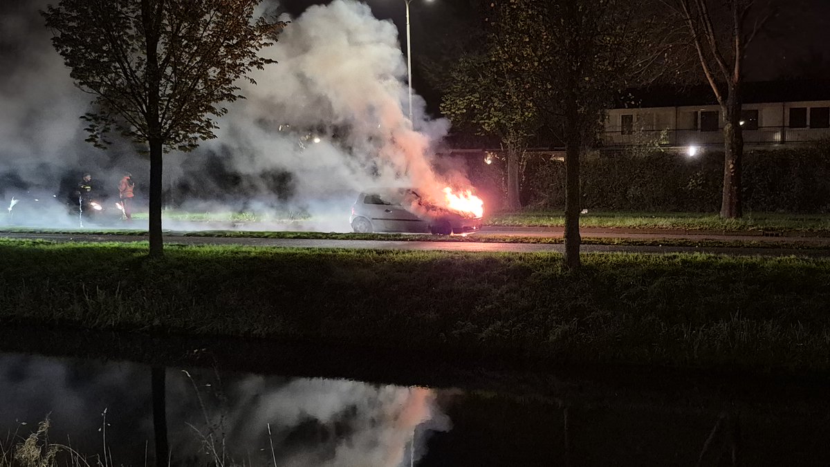 Auto verwoest door brand