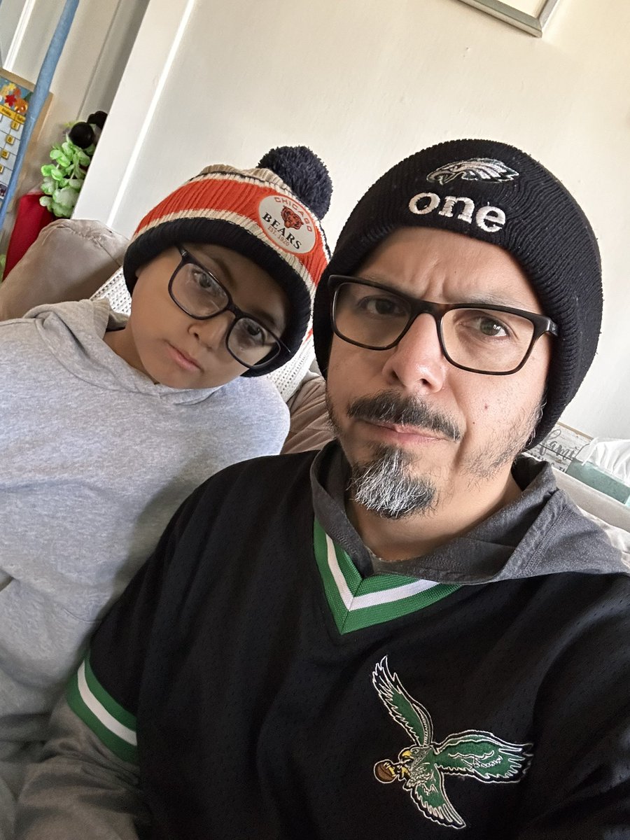 fandads's tweet image. A house divided! @Eagles @ChicagoBears @NFL #FlyEaglesFly #GeekDads #FanDads
